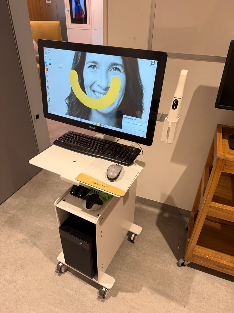 3DDS intraoral scanner cart with 3Shape scanner, desktop PC and monitor