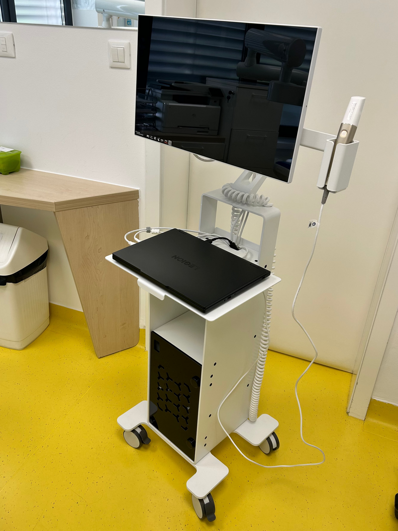 3DDS intraoral scanner cart with Shining 3D Aoralscan Elite, laptop and touchscreen monitor