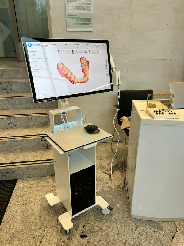 3DDS dental scanner cart with Shining 3D Aoralscan Elite and touchscreen monitor