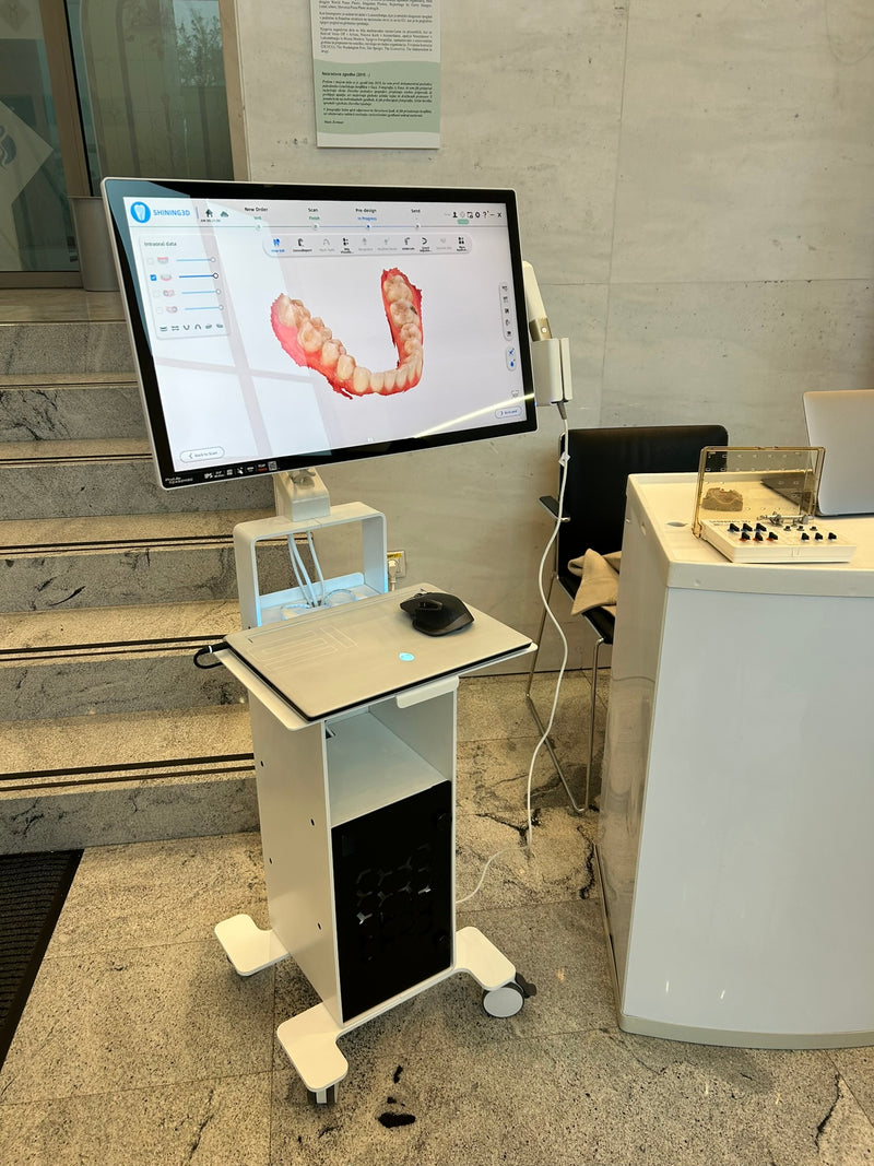 3DDS dental scanner cart with Shining 3D Aoralscan Elite and touchscreen monitor
